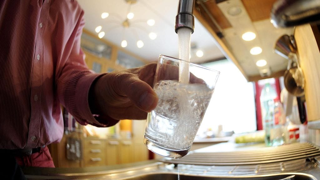 Vettä kannattaa juoda päivässä noin 1,5 litraa.