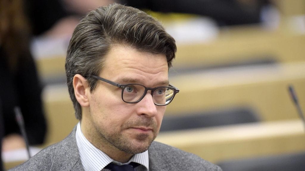 Vihreiden puheenjohtaja Ville Niinistön mukaan kyse on isommasta asiasta kuin yhdestä väärästä luvusta.