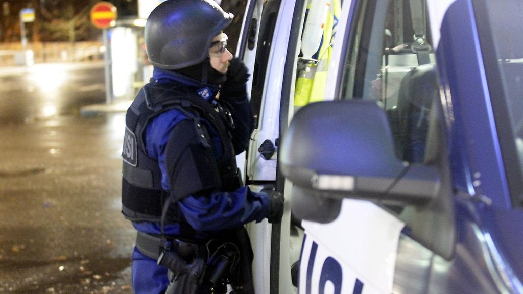 Poliiseja Vantaan Myyrmäessä 30. marraskuuta 2015. Myyrmäessä tapahtui ampumavälikohtaus maanantaina alku-illasta.