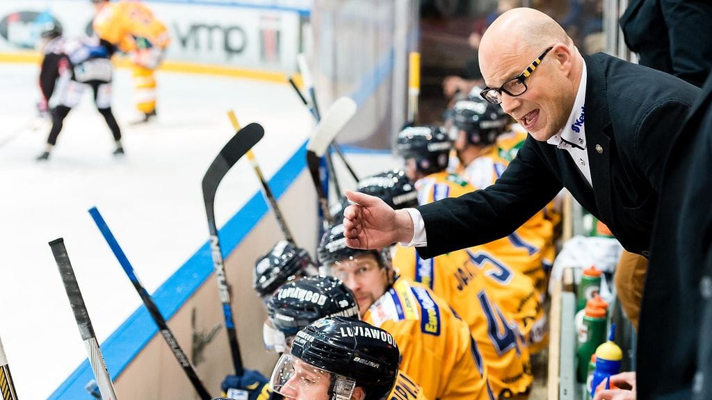 Risto Dufva johdattaa Lukon TPS:n kimppuun Turkuun.