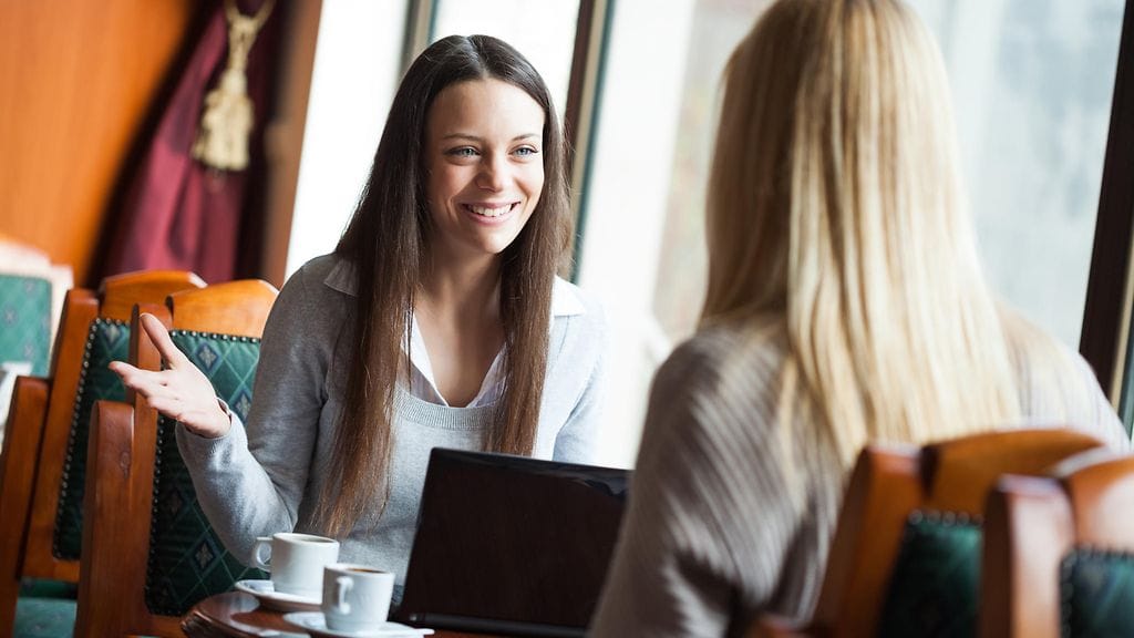 Pienet eleet, teot ja sanomiset ovat ratkaisevassa roolissa siinä, pitääkö uusi tuttavuus sinusta vai ei.