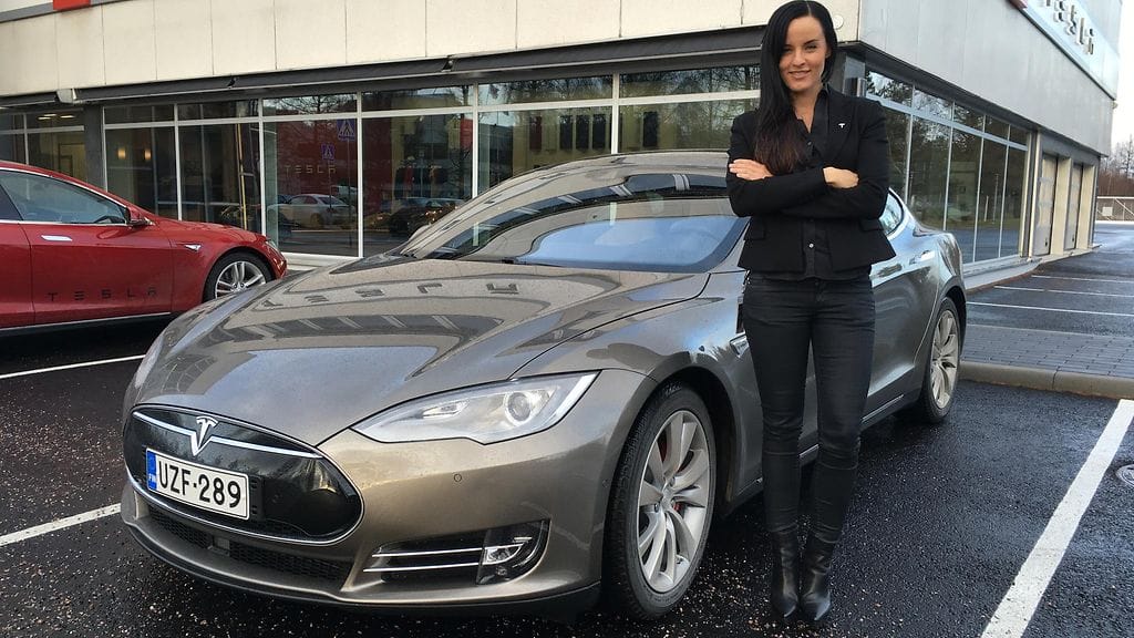 Tesla Model S P90D ja Mia Pelttari.
