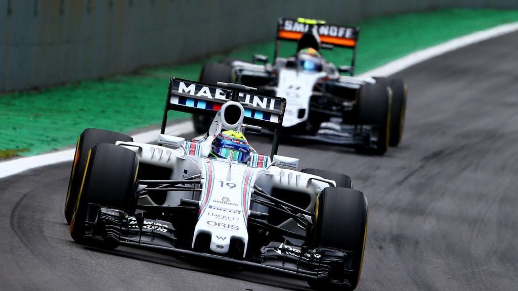 Sergio Perez (takana) haluaa ensi kaudella Williamsien edelle.