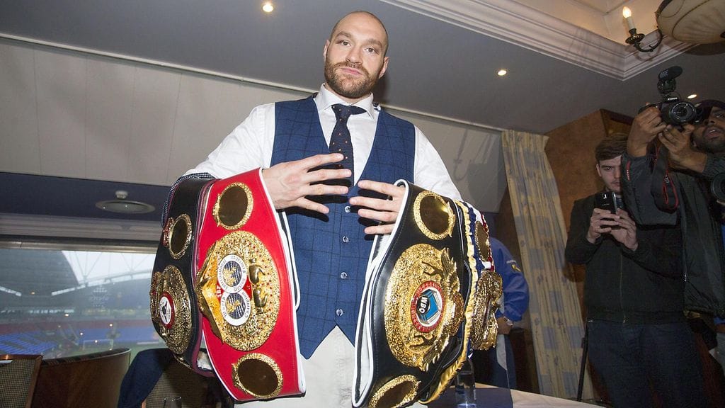Tyson Fury esitteli mestaruusvöitään Boltonissa sunnuntaina.