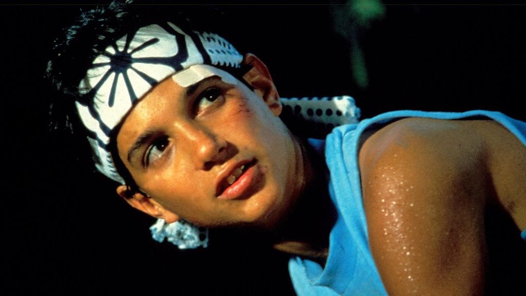 Ralph Macchio oli 22-vuotias solmiessaan Karate Kidin huivin otsalleen ensikertaa.