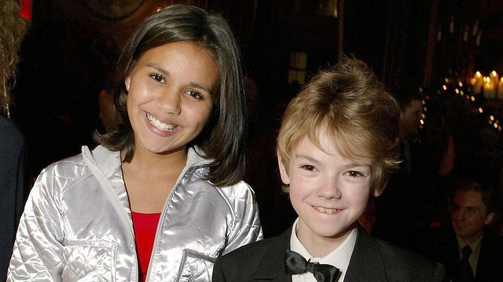 Olivia Olson ja Thomas Brodie-Sangster Rakkautta vain -elokuvan ensi-illassa.