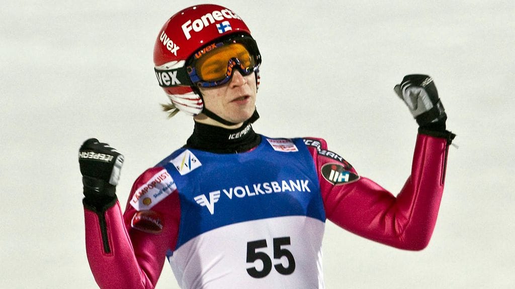 Ville Larinto juhli Lillehammerissa kakkospaikkaa vuonna 2010.