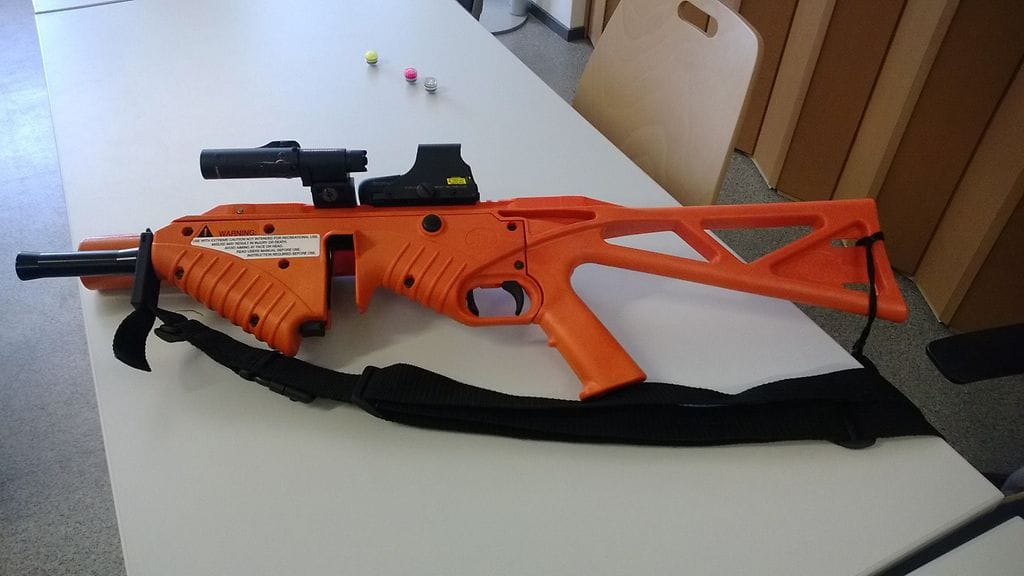 projektiililaukaisin, mielenosoitus, mellakka