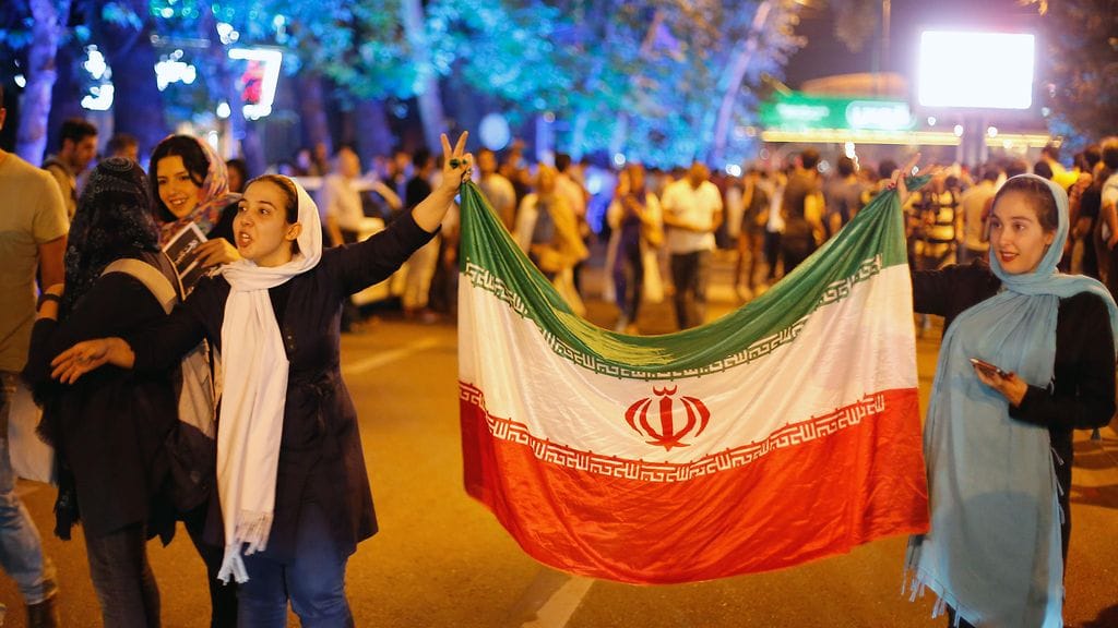 Iranilaiset riemuitsivat kaduilla kun tieto sanktioiden väistymisestä tuli 14.7.2015