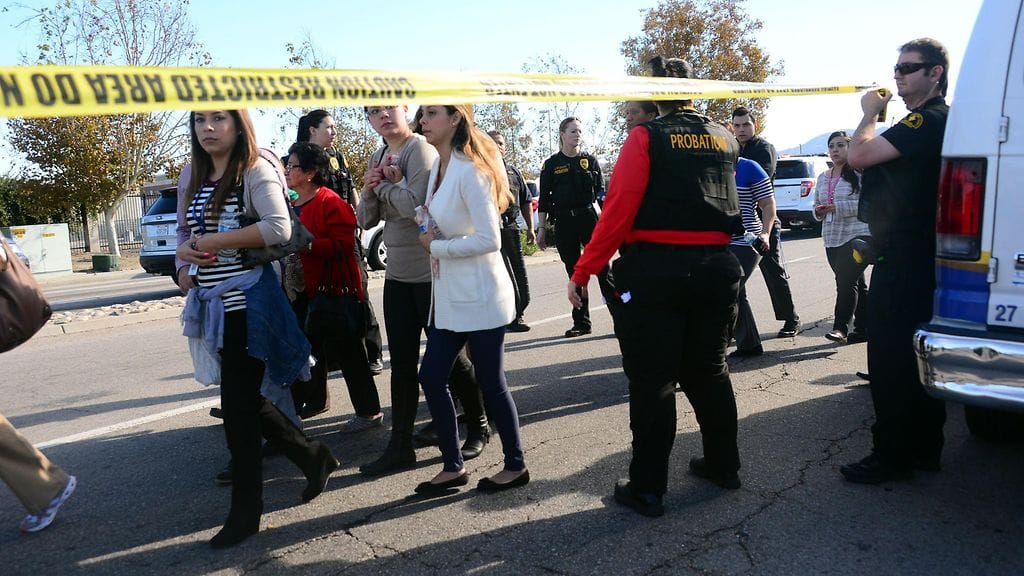 Rakennuksesta evakuoitiin useita satoja ihmisiä. Kuvaa tapahtumapaikalta.