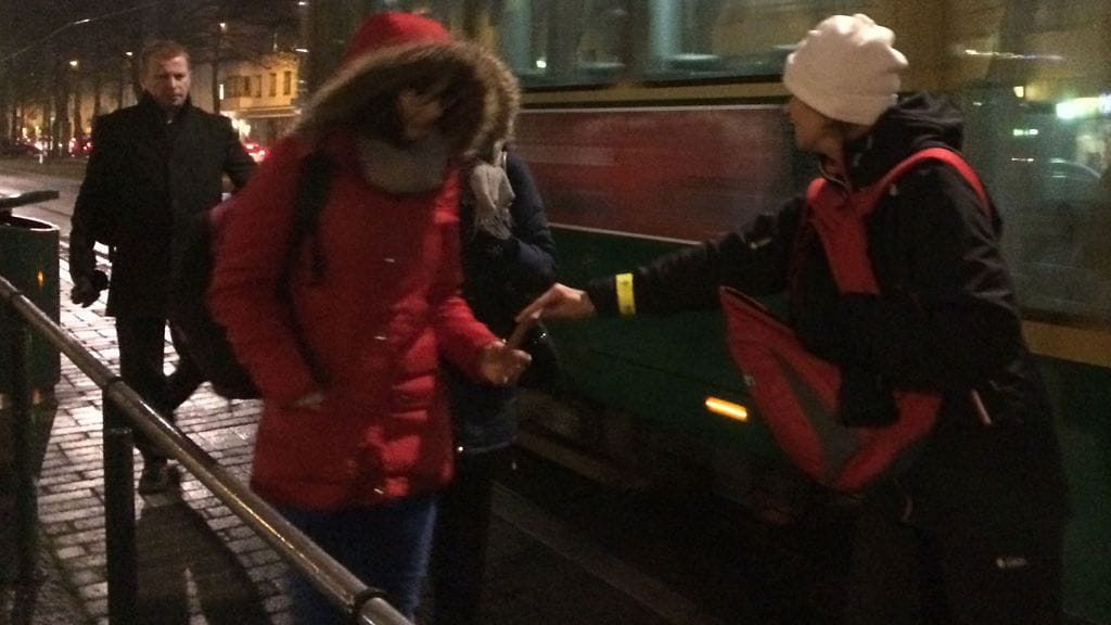 Kymmenettuhannet saivat piparkakun aamuruuhkassa Helsingissä.