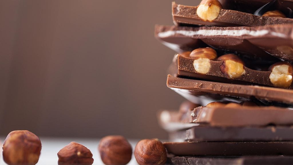 Pähkinäsuklaa valmistuu helposti kotioloissa. Kuvituskuva.