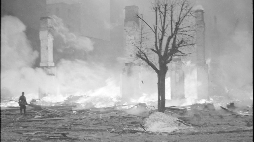 Ilmapommituksen tuhoja Tampereella tammikuussa 1940, jolloin Aune Rahola toimi kaupungissa viestilottana.