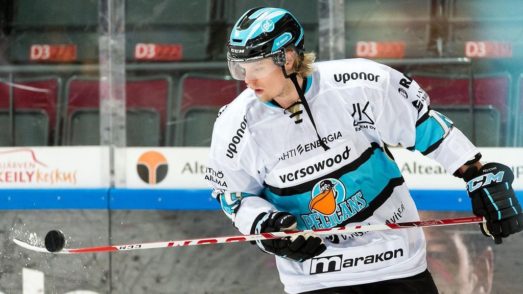 Pelicansin Vili Sopanen takoo pisteitä kovaan tahtiin.