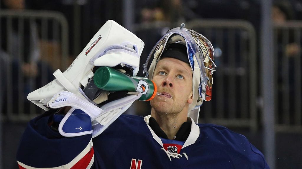 Antti Raanta saa uuden maskin.