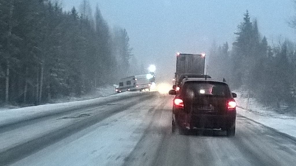 Onnettomuus, auto ojaan