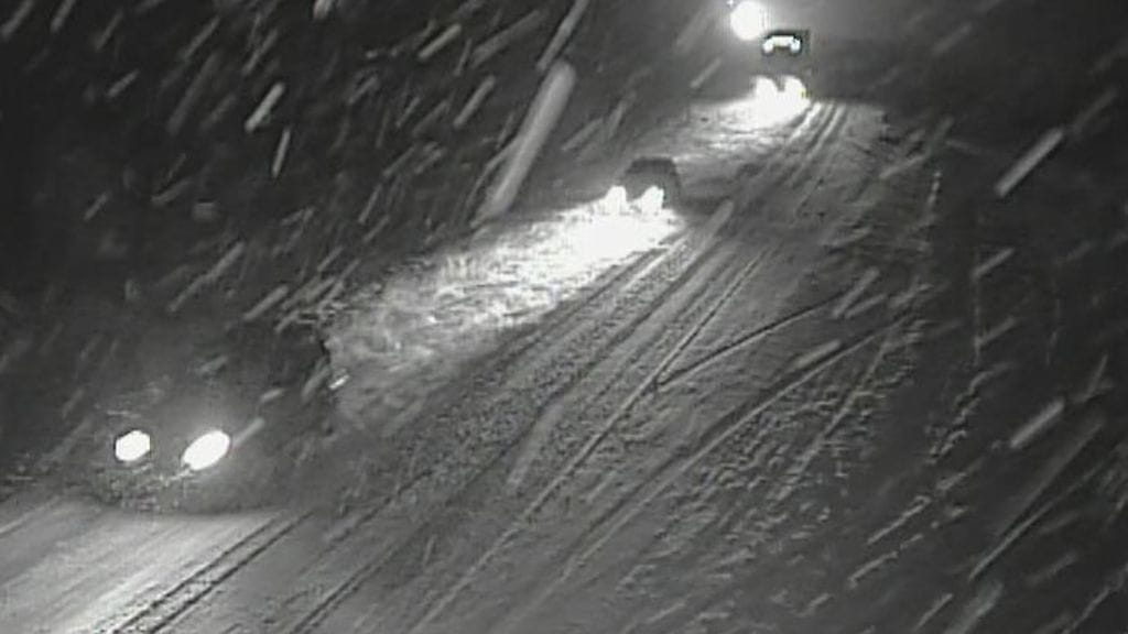 Ajokeli on lumipyryn vuoksi jopa erittäin huono maan keskivaiheilla. Kuvassa nelostie välillä Pihtipudas-Kärsämäki iltapäivällä 4. joulukuuta 2015. Kuva: Liikennevirasto