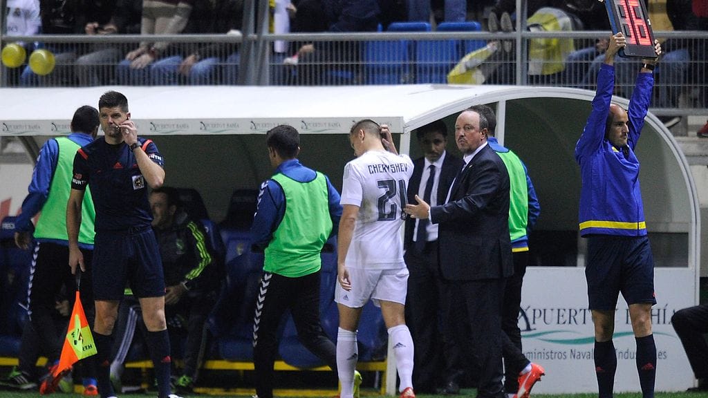 Denis Tsherishev vaihdettiin pois kentältä toisen puoliajan alussa.