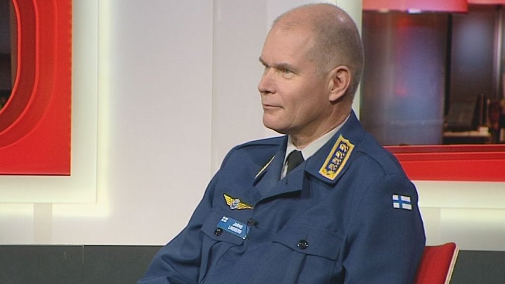 Puolustusvoimain komentaja Jarmo Lindberg vieraili Ilkka Ahtiaisen haastateltavana MTV:n Uutisextra-ohjelmassa.