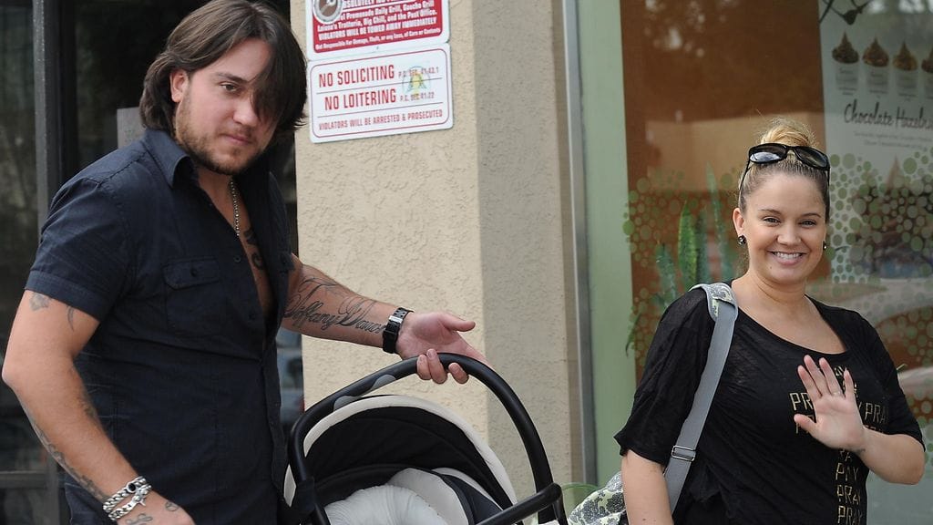 Chris Carneytä (vas.) jäivät kaipaamaan vaimo ja kaksi lasta.