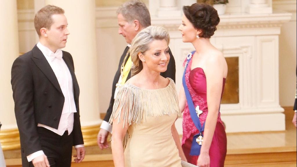 Kike Elomaa Linnan juhlissa.