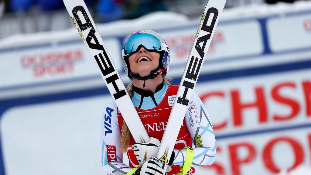 Lindsey Vonn voitti sunnuntain supersuurpujottelun lisäksi kaksi syöksykisaa Lake Louisessa.