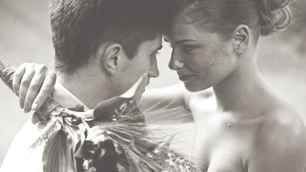 Vaimon kohtaaminen sai miehen ajattelemaan uudella tavalla. Kuvituskuva.