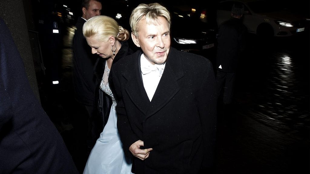 Pia ja Matti Nykänen edustivat Linnan juhlissa hyvillä mielin, vakavasta sairaudesta huolimatta.