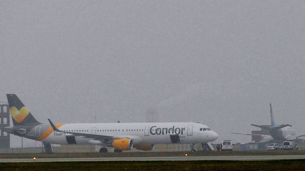 Saksalaisen lentoyhtiön kone joutui laskeutumaan kesken matkan pommiuhkauksen vuoksi.