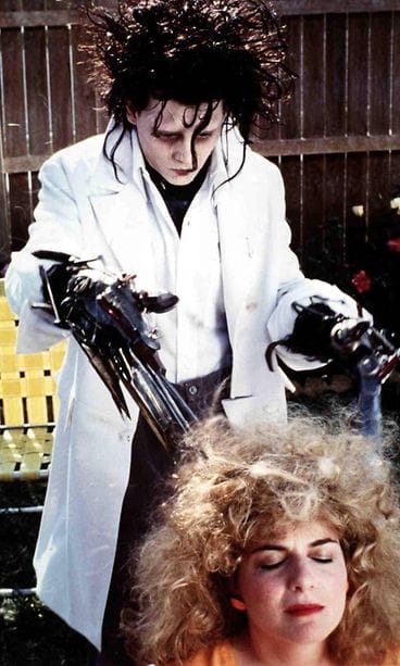 Saksikäsi Edward, Johnny Depp, parturointi