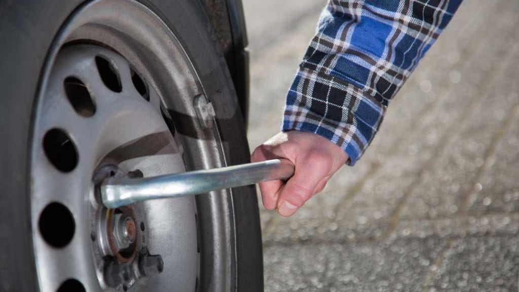 Renkaanvaihto voi muuttua tanssibileiksi.