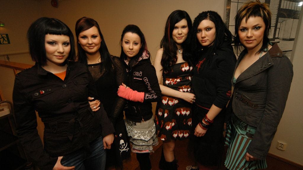 Tiktak vuonna 2005, vasemmalta oikealle: Mimmu, Tuuli, Nea, Noora, Emppu ja Petra.