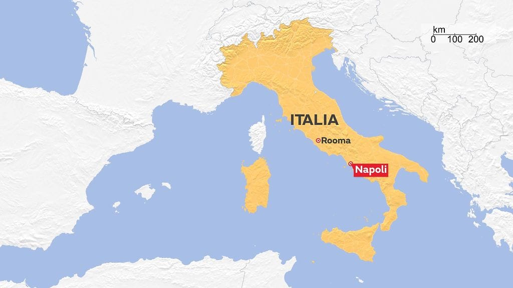 Romahtanut yliopistorakennus sijaitsee Napolissa Etelä-Italiassa.