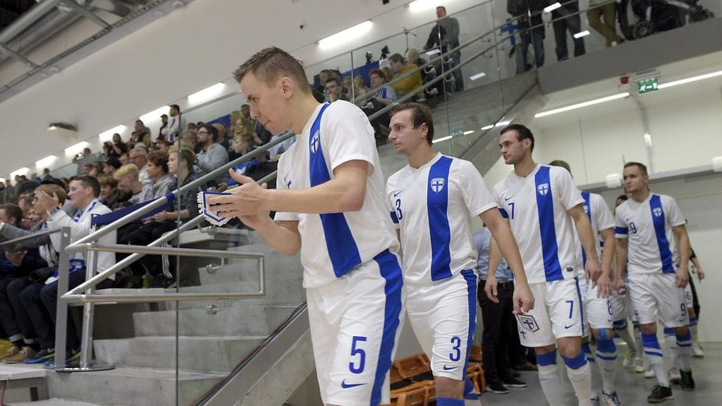 Suomen Juha-Pekka Torvinen (vas.), Sergei Korsunov, Joni Pakola, Petri Grönholm ja Mikko Kytölä esikarsinnassa Espoossa lokakuussa.