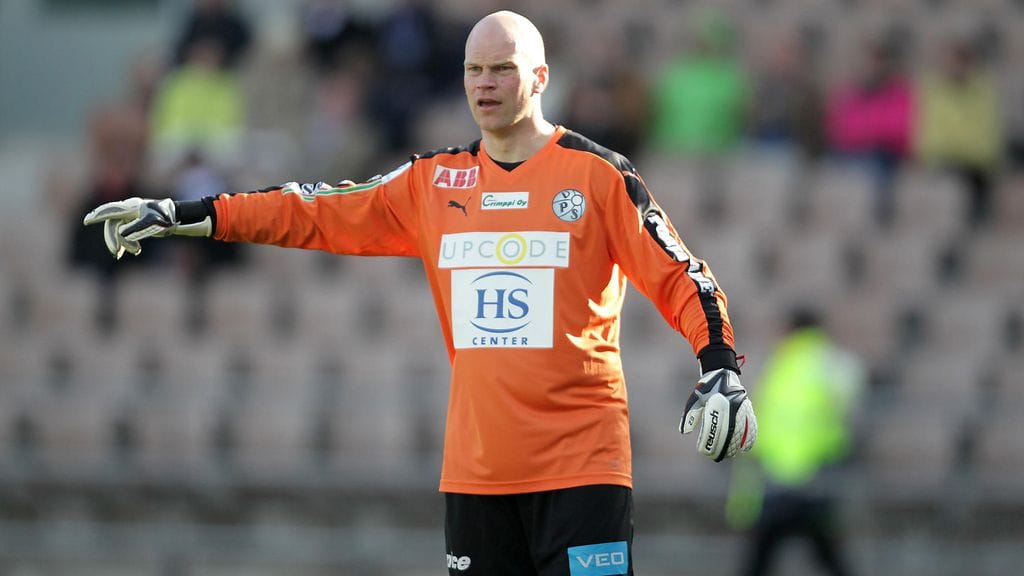 Henri Sillanpää pelasi vielä viime kaudella VPS:n maalilla.