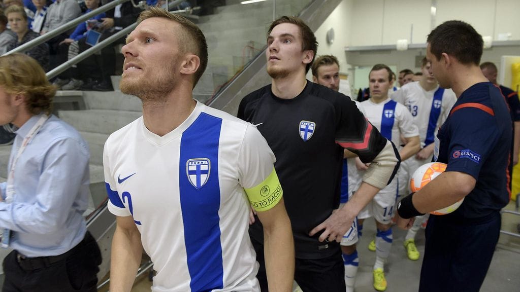 Huipputorjuntoihin venynyt maalivahti Juha-Matti Savolainen (2. vas.) pelasi erinomaisen ottelun (arkistokuva).