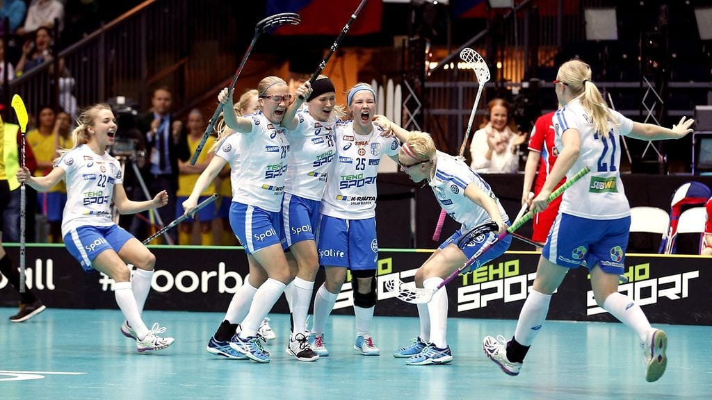 Suomen salibandynaiset villitsivät Hakametsän.