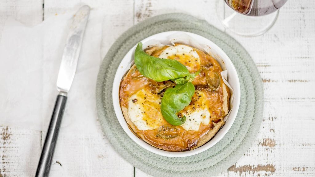 Vuohenjuustopiiras sopii hyvin tarjottavaksi illanistujaisissa.