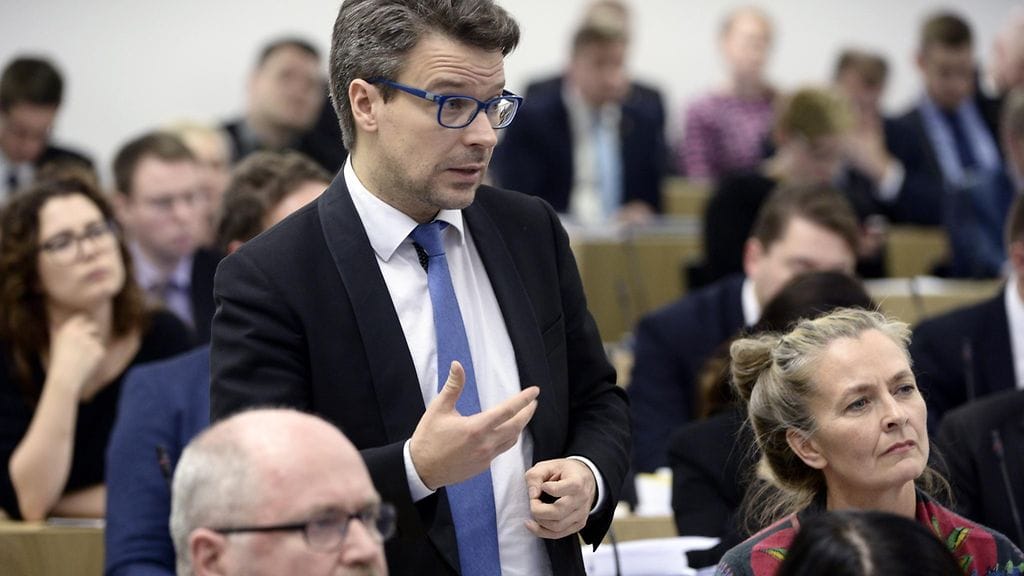 Vihreiden Ville Niinistö eduskunnan suullisella kyselytunnilla 10. joulukuuta 2015.