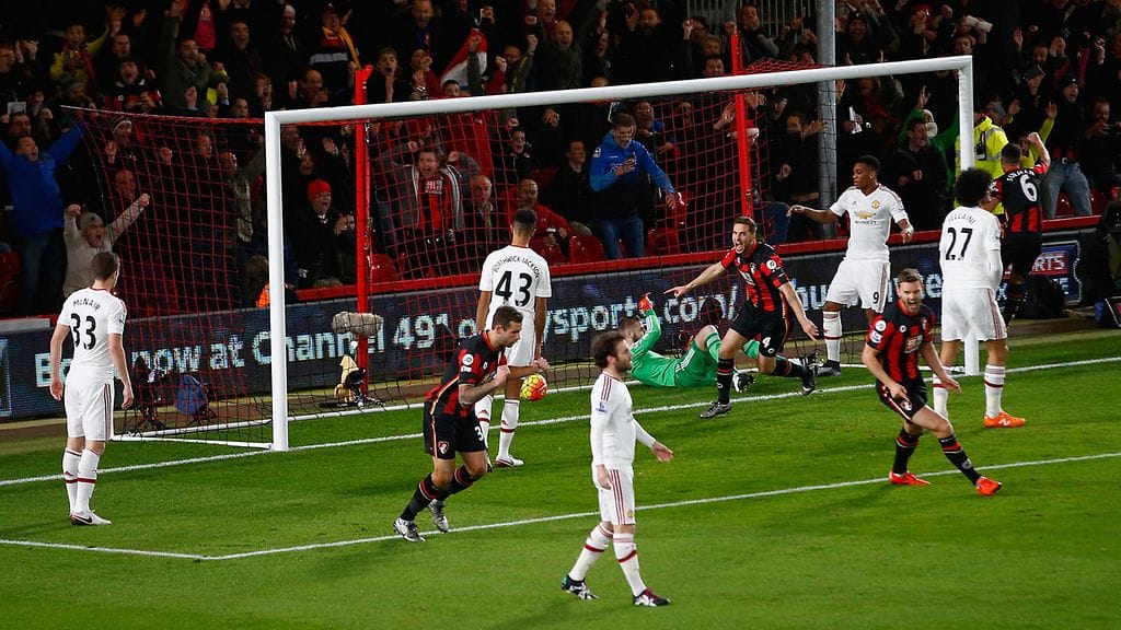 Valkopaitainen ManU kompastui Bournemouthissa.