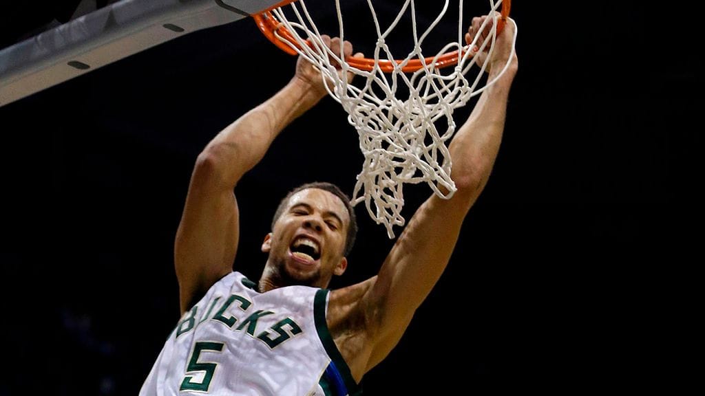 Bucksin Michael Carter-Williams näytti donkkaamisen mallia.