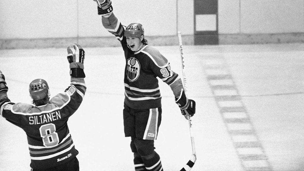 Risto Siltanen ja Wayne Gretzky tuulettivat Edmonton Oilersissa 1981.