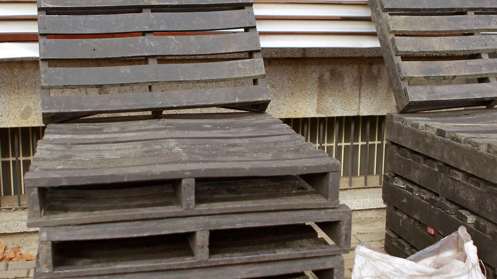 Espanjan viranomaisten kuvaa kokaiinista valmistetuista kuormalavoista.