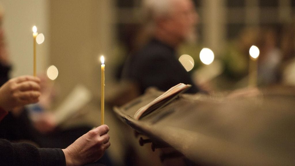 Suomalaisille joululauluille on tyypillistä mollipainotteisuus ja harras tunnelma. Kauneimmat joululaulut -tilaisuus Lähetyskirkossa Helsingissä 15. joulukuuta 2010.