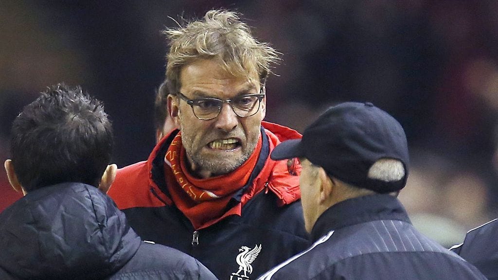 Jürgen Klopp ja Tony Pulis vaihtoivat kuulumisia.
