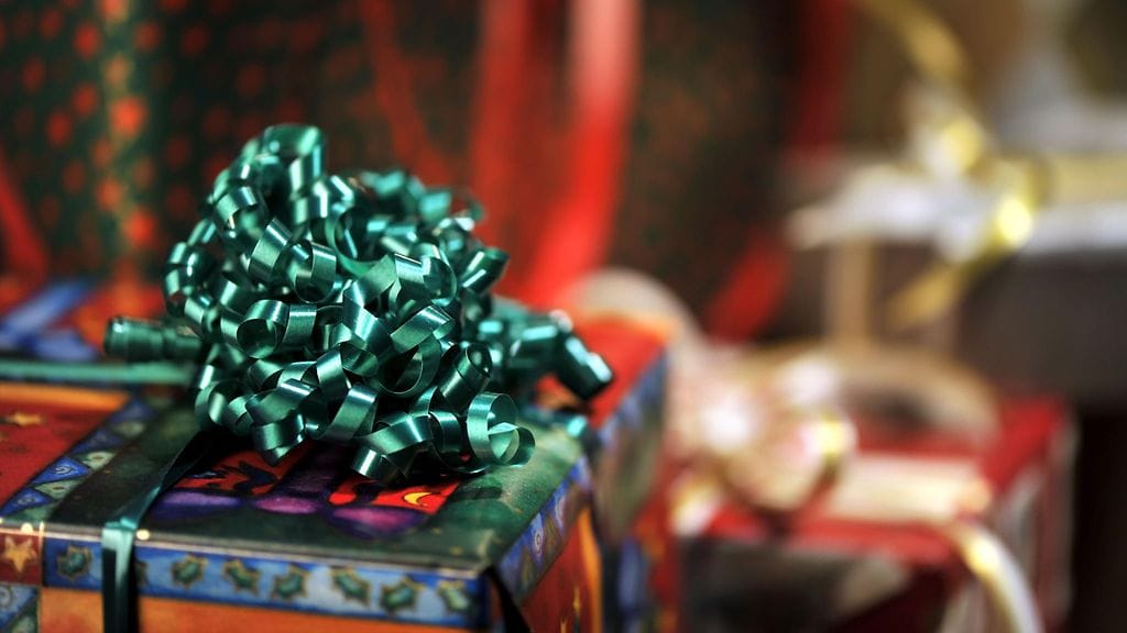 Kuuluuko mielestäsi aikuisten ostella joululahjoja toisilleen?