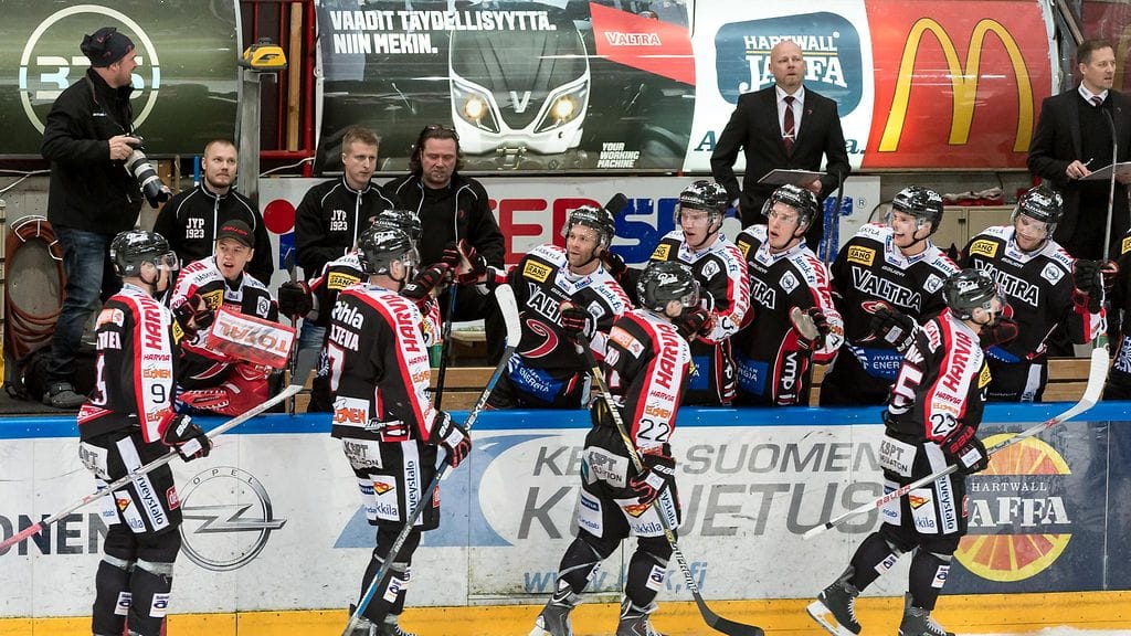 JYP porhaltaa vahvassa myötätuulessa.