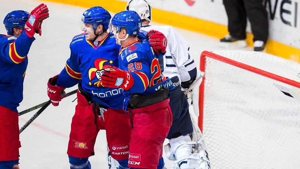 Jani Rita juhlimassa maaliaan Zagrebia vastaan.