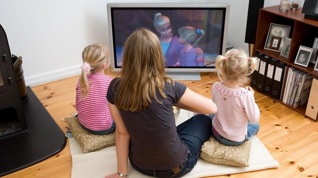 Asiantuntijan mukaan näytön tuijottamisella voi olla negatiivisia vaikutuksia lasten aivoille.