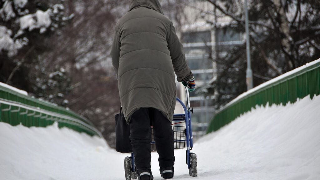 Väestön vanhenemisen, työikäisen väestön määrän ja kuntakohtaisten erojen välisen yhtälön ratkaisu on tutkijan mukaan vaikeaa.